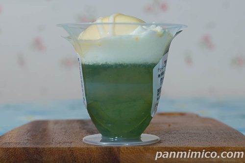 クリームソーダみたいなパフェ【ファミリーマート】断面の写真