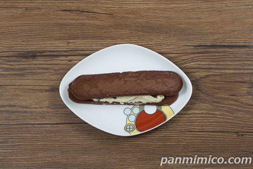 チョコバナナクッキーサンド（角切りチョコ入り）【ヤマザキ】上から撮った写真