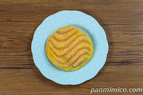 レモンクリームメロンパン瀬戸内産レモン使用【セブンイレブン】上から撮った写真