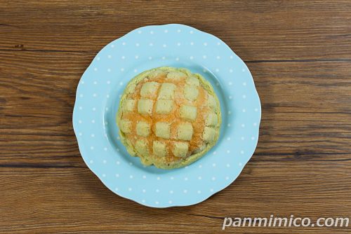 富良野メロンのクリームメロンパン【セブンイレブン】上から撮った写真