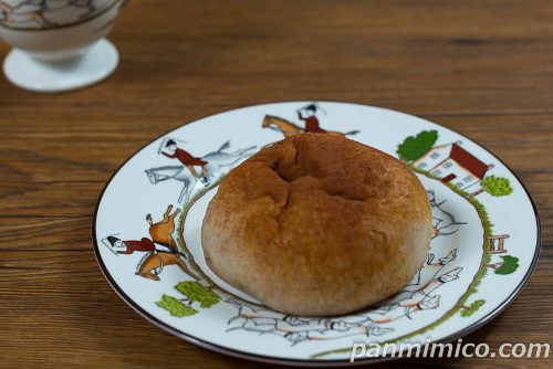ホボクリム　‐ほぼほぼクリームのシュー‐(カフェオレ)【ローソン】斜めから撮った写真