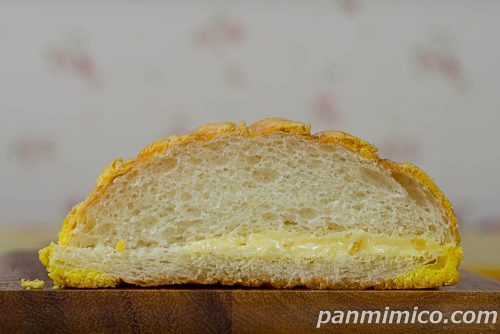 レモンクリームメロンパン瀬戸内産レモン使用【セブンイレブン】断面の写真