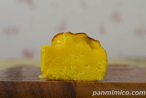 しっとりくちどけスイートポテト【ローソン】断面の写真