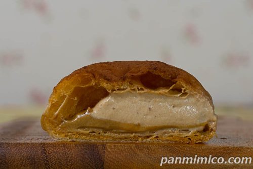 ホボクリム　‐ほぼほぼクリームのシュー‐(カフェオレ)【ローソン】断面の写真