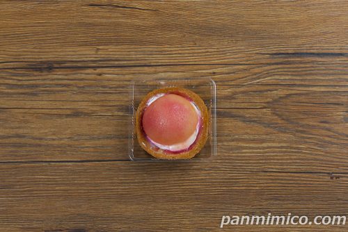 ごろっとした1/2個分桃のタルト【ローソン】上から撮った写真