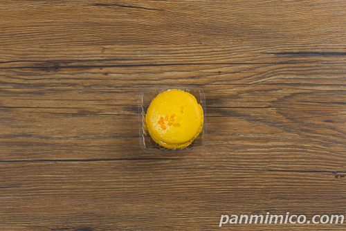 マカロンサンド　レモン【ファミリーマート】上から撮った写真