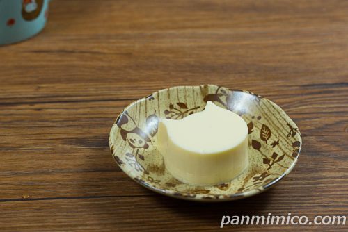 にゃんともおいしいサマークリームチーズケーキ【ファミリーマート】斜めから撮った写真