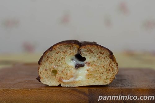 チョコロール【セブンイレブン】断面の写真