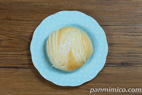 ゴロっとりんごのフロマージュパン【ヤマザキ】上から撮った写真