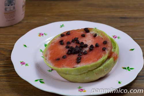 チョコチップすいーか【ヤマザキ】斜めから撮った写真