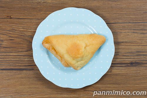 三角メロンホイップ　塩ミルク【フジパン】上から撮った写真