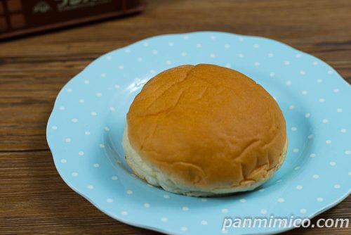 生くりぃむぱん　ほいっぷ【フジパン】斜めから撮った写真