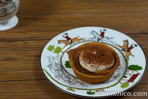 Uchi Café×猿田彦珈琲　珈琲ティラミスタルト【ローソン】斜めから撮った写真