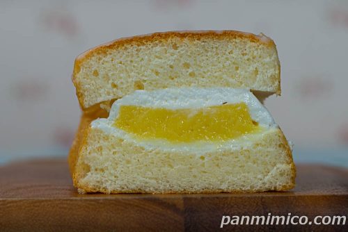 爽やかなレモンカスタードケーキ【ヤマザキ】断面の写真