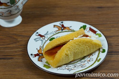 プリンケーキ【ヤマザキ】斜めから撮った写真