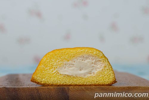 ペコちゃんのパフケーキ ペコパフ（ネクターピーチクリーム）【不二家】断面の写真