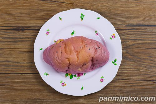 焼き芋あん＆マーガリンパン【ヤマザキ】上から撮った写真