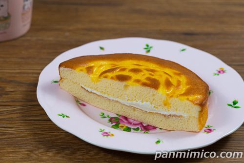アップルカスタードケーキ【ヤマザキ】斜めから撮った写真