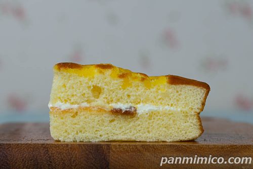 アップルカスタードケーキ【ヤマザキ】断面の写真