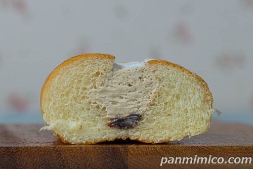 アーモンドチョコクリームロール【ヤマザキ】断面の写真