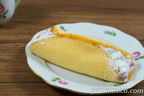 ごろっと白桃ケーキ【ヤマザキ】斜めから撮った写真