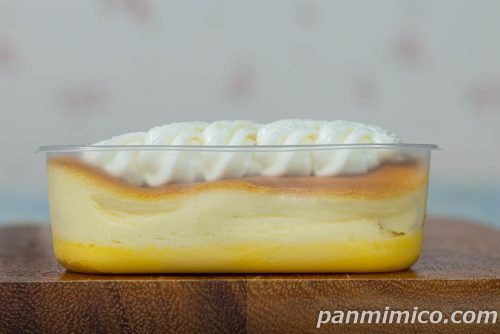 トリプルチーズケーキ【ファミリーマート】断面の写真