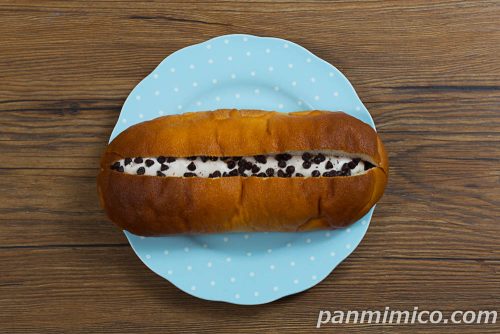 チョコチップホイップロール【ローソン】上から撮った写真