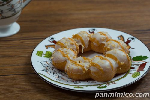 キャラメルモッチリング【ヤマザキ】【ファミリーマート】斜めから撮った写真