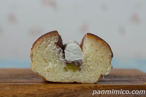 贅沢なトリプルマロンロール【ヤマザキ】断面の写真