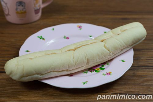 やわらかいちごみるくロール【Pasco】斜めから撮った写真