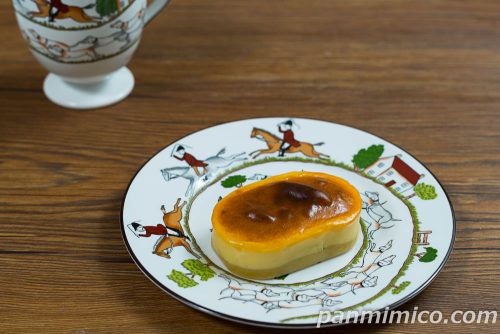 紅はるかのバスク風チーズケーキ【ファミリーマート】斜めから撮った写真