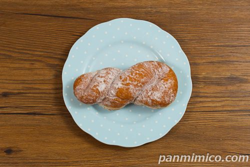 国産小麦使用ねじりあげぱん【セブンイレブン】上から撮った写真