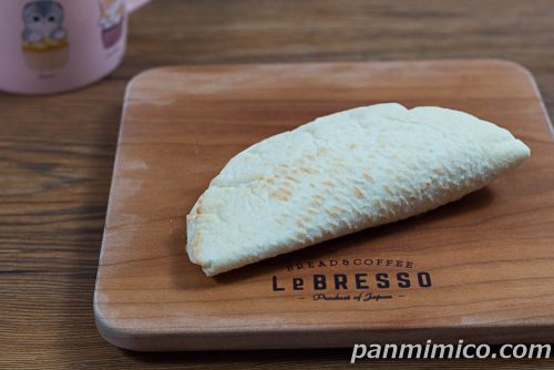 ピザサンド さつまいもチーズ【ファミリーマート】斜めから撮った写真