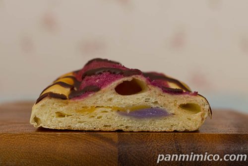 芋いもヨンミー【YKベーキングカンパニー】断面の写真