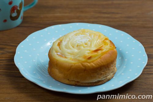 チーズ＆チーズ【ヤマザキ】斜めから撮った写真