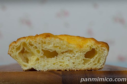 しっとりバターデニッシュ【Pasco】断面の写真
