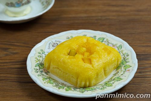 ７Ｐ　なると金時　さつまいもの蒸しぱん１個入【セブンイレブン】斜めから撮った写真