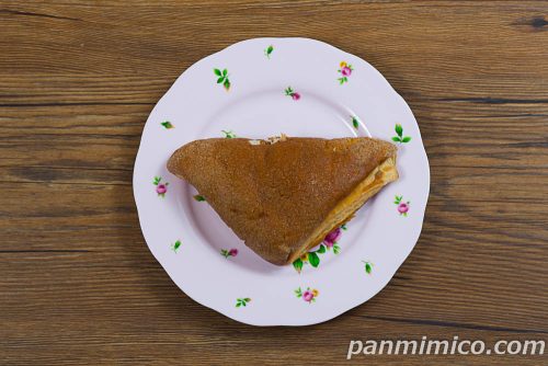 三角メロンホイップ　和栗【フジパン】上から撮った写真