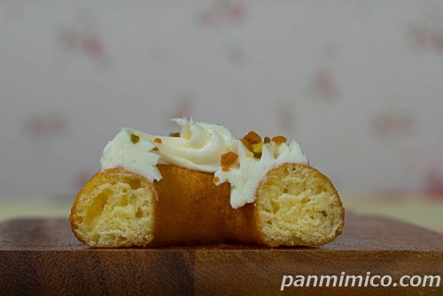 ドーナツ探求家 溝呂木一美さん監修 チーズケーキみたいなドーナツ【ファミリーマート】断面の写真