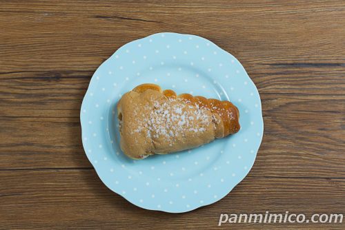 マロンコロネ　粒入りマロンクリーム＆マロンホイップ【ローソン】上から撮った写真