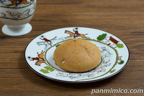 むにほっぺ(みるく)【ファミリーマート】斜めから撮った写真