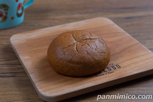 BASE BREAD（ベースブレッド）カレー【完全栄養食 BASE FOOD（ベースフード）】斜めから撮った写真