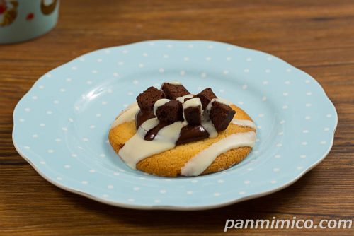 ブラウニークッキー【ファミリーマート】斜めから撮った写真