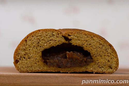 BASE BREAD（ベースブレッド）カレー【完全栄養食 BASE FOOD（ベースフード）】断面の写真