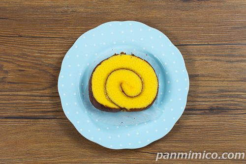 たっぷりたまご厚切りロールケーキ【ヤマザキ】上から撮った写真