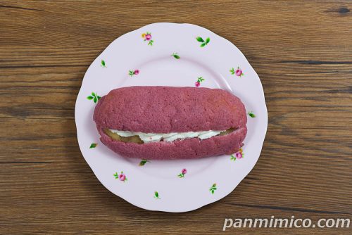 お芋&ホイップコッペ【セブンイレブン】上から撮った写真