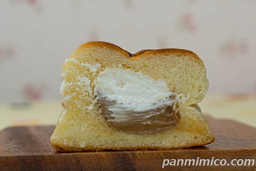 パンとエスプレッソと　コーヒークリームパン【ローソン】断面の写真