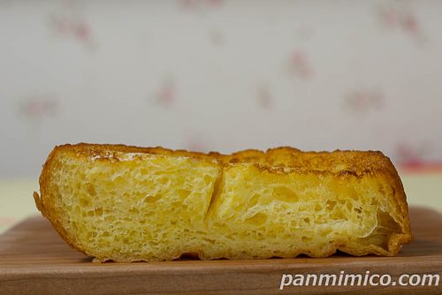 パンとエスプレッソと　しっとりフレンチトースト【ローソン】断面の写真