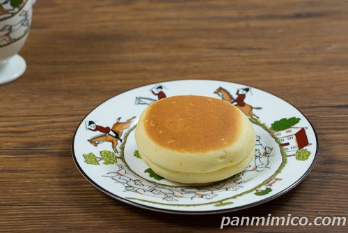 お芋のスフレ【ヤマザキ】斜めから撮った写真