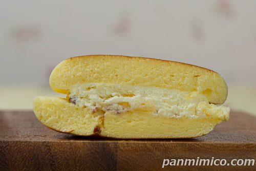 お芋のスフレ【ヤマザキ】断面の写真